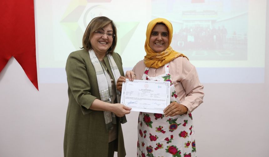 Gaziantep'te tarım alanında eğitim alan 95 kadına sertifika verildi