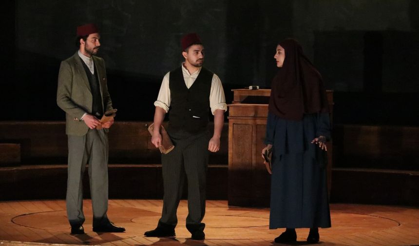 Gaziantep'te "Cumhuriyet'e Doğru" tiyatro oyunu sahnelendi