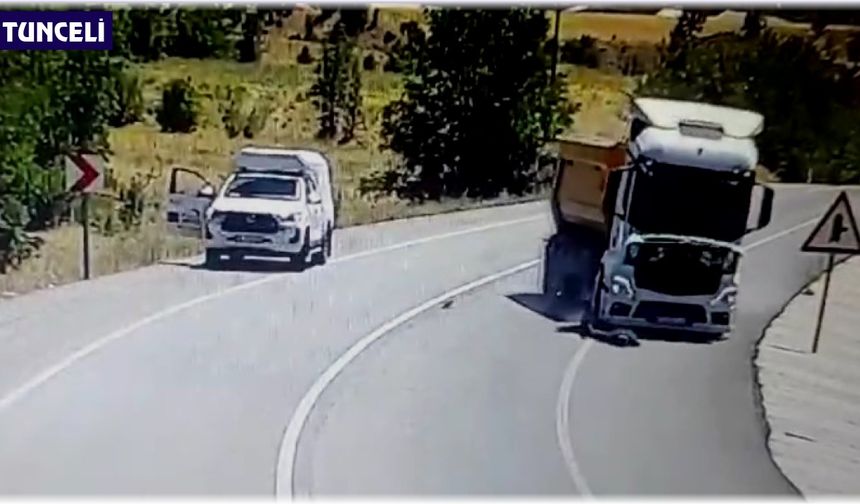 Böyle kaza görülmedi: Yolun ortasındaki yaralı serçeyi kurtarmak isterken kamyon çarptı