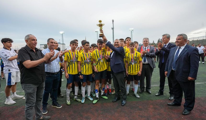 Av. Ahmet Yılmaz Futbol turnuvası şampiyonu: “Gaziantep Şehitkamil Belediyespor”