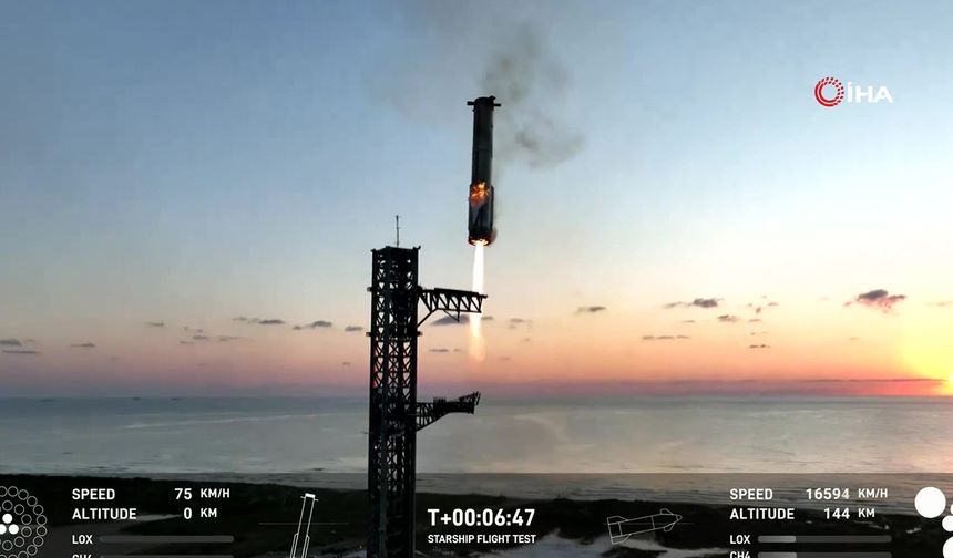 SpaceX, fırlatmanın ardından geri dönen güçlendiriciyi havada yakaladı