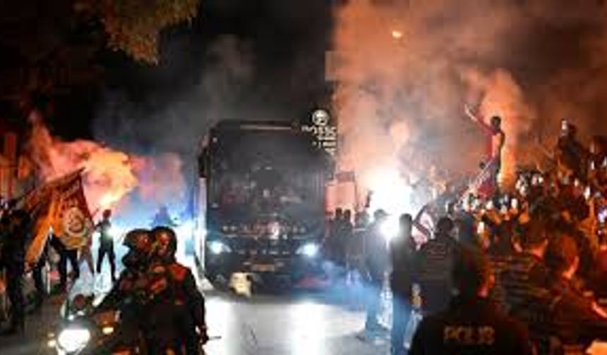 Galatasaray kafilesi Florya’da coşkuyla karşılandı