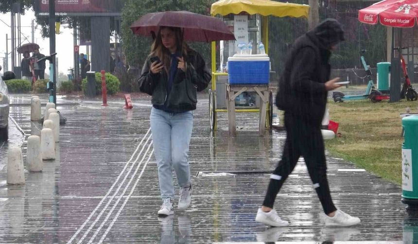 Antalya’da turuncu kod uyarısı: 6 ilçede taşımalı eğitime yarın bir gün ara verildi