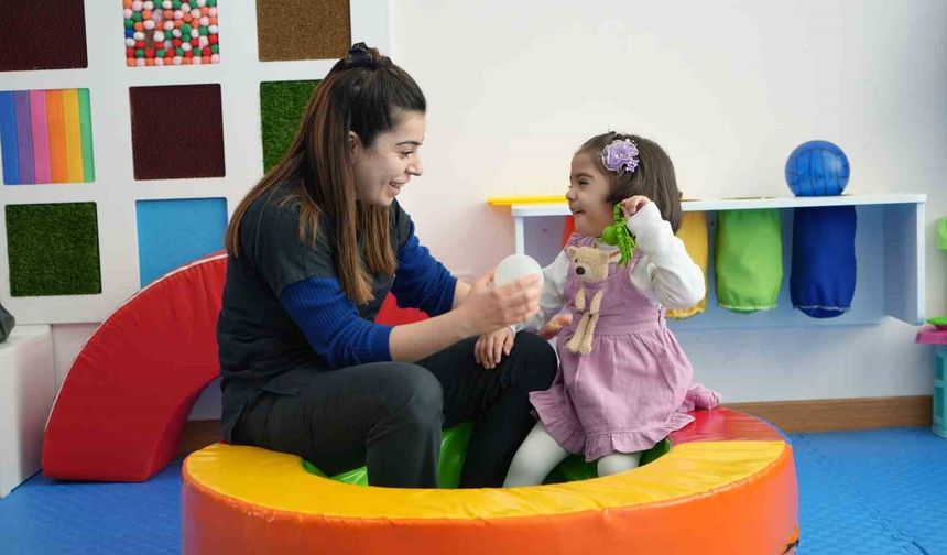 Gaziantep'te yaşayan Hümanur için Yürüyemez dediler, ilk adımlarını engelsiz attı!
