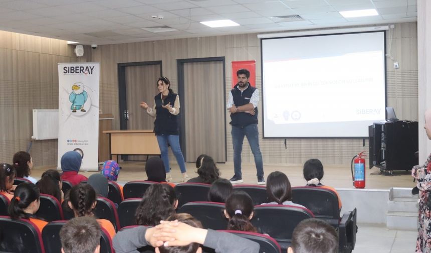 İslahiye'de 376 öğrenciye siber suçlarla ilgili seminer verildi