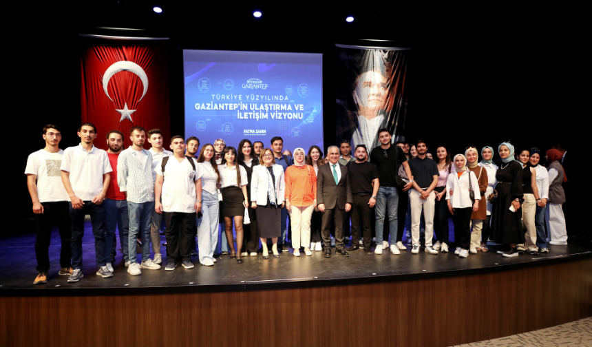 Fatma Şahin, GAÜN'de öğrencilerle bir araya geldi