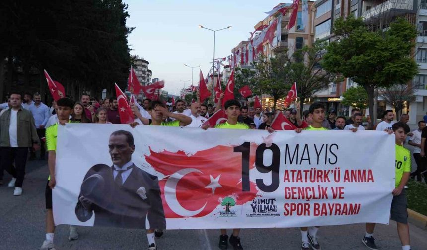 Gaziantep’te 19 Mayıs "Bayraklı Gençlik Yürüyüşü" ile kutlandı