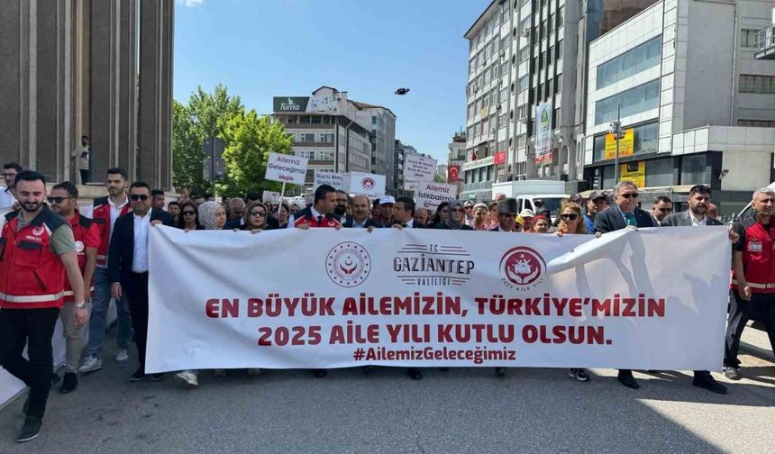 Gaziantep’te ’Aile Yılı’ kapsamında kortej yürüyüşü düzenlendi