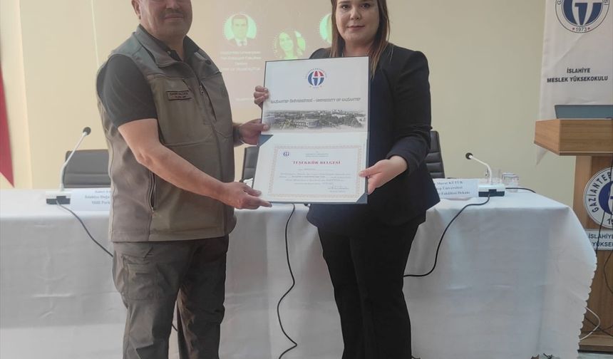 İslahiye'de biyoçeşitlilik ve doğal yaşam konulu panel düzenlendi
