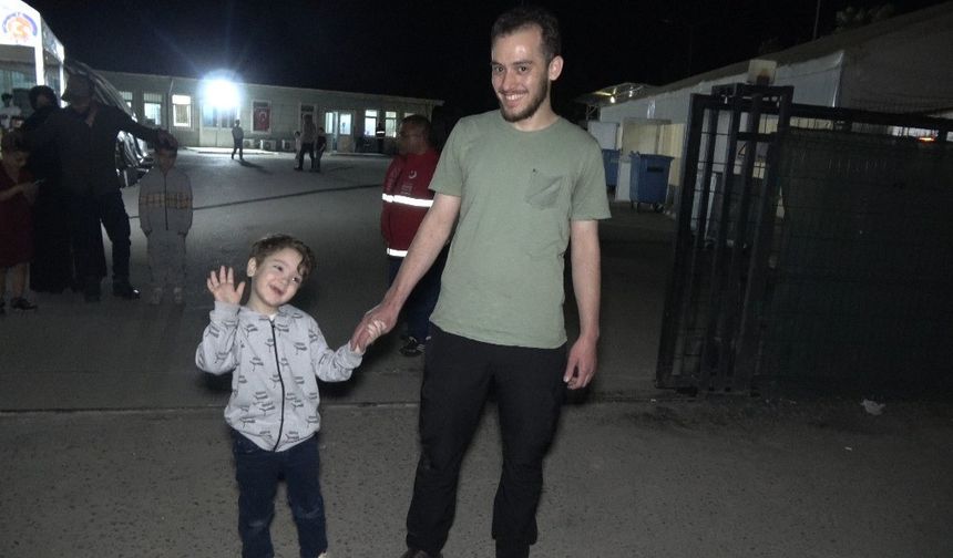 Suriye’ye geri dönüşler gece de devam ediyor