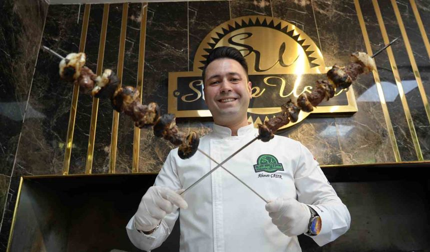 Gaziantepliler ağzının tadını bilir! Yılda sadece 3 hafta yapılan sarımsak kebabı damak çatlatıyor
