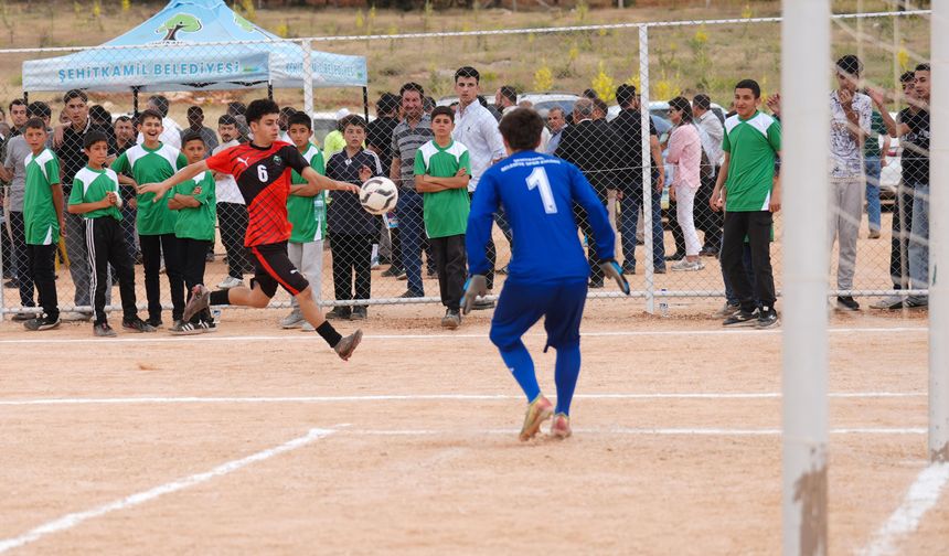 Şehitkamil'den Öğümöğüt’e futbol sahası