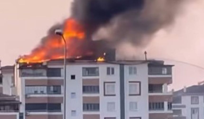 Gaziantep'te binanın çatısında çıkan yangın söndürüldü