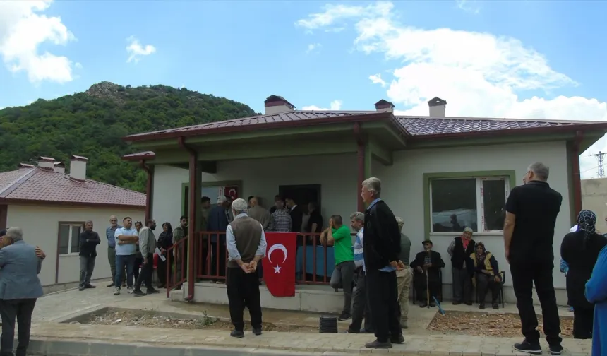 Deprem yaraları sarılıyor! İslahiye’de afet konutları teslim edildi