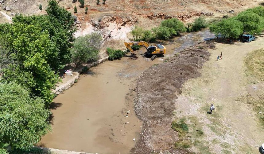 Araban'daki Sıtma Pınar Çayı temizlendi