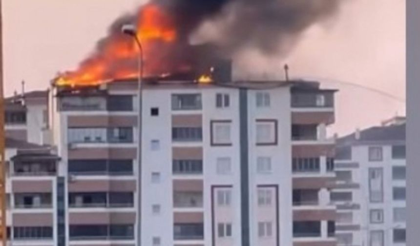 Gaziantep'te Binanın çatısında çıkan yangın söndürüldü