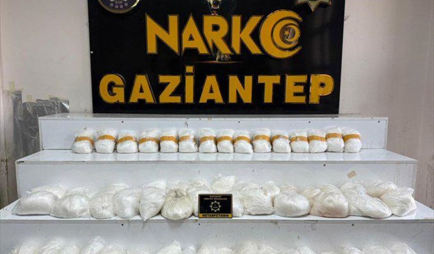 Gaziantep'te araçta uyuşturucu ele geçirilmesine ilişkin 2 şüpheli tutuklandı