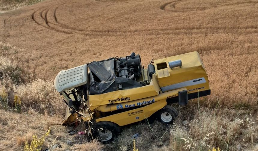 Gaziantep'te biçerdöver ile otomobil çarpıştı! Yaralılar var...