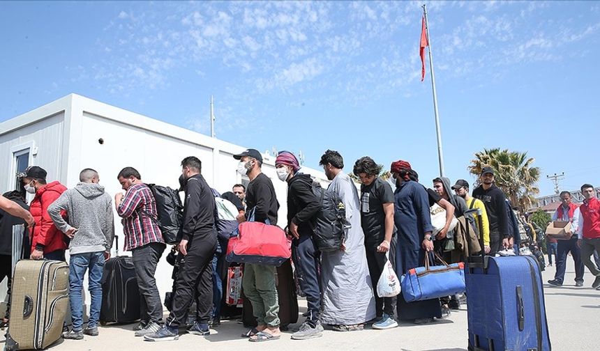 Suriyeli sığınmacıların geri dönüş yolculuğu Bayramın ikinci gününde de sürüyor