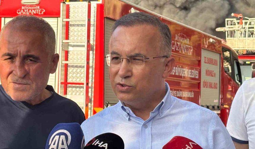 Gaziantep Valisi Çeber: "Yangını başka bir fabrikaya sirayet etmeden söndürmeye gayret ediyoruz"