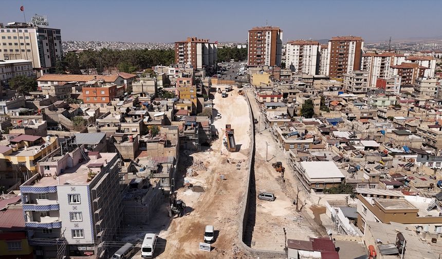 Gaziantep'te yol genişletme çalışmaları sürüyor