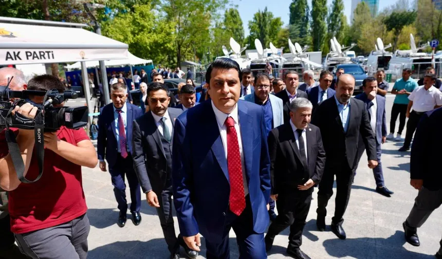 Umut Yılmaz AK Parti binasında! Ankara'ya kimlerle gitti?