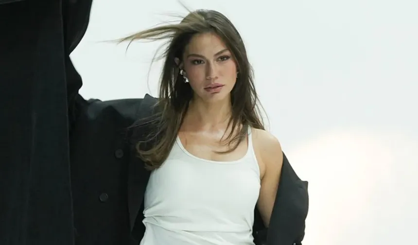 Eşref Rüya'nın Nisan'ı Demet Özdemir'den yeni sezon kareleri geldi! Hayranları yorum yağmuruna tuttu