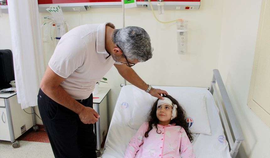 Gaziantep'te İşitme engelli anne ve kızı, biyonik kulakla birbirini daha rahat duydu