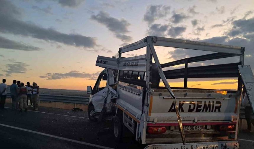 Kilis’te tır ile pikap çarpıştı: 3 yaralı