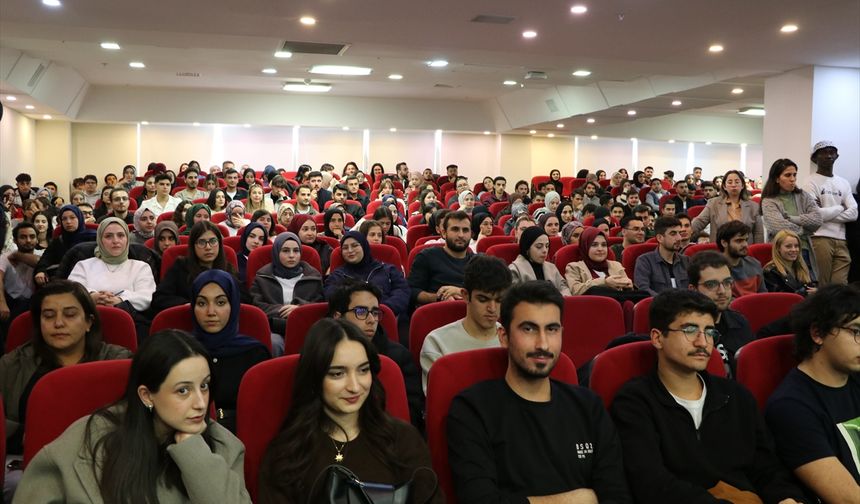 Büyükşehir Belediye Başkanı Şahin, GİBTÜ'de öğrencilerle buluştu