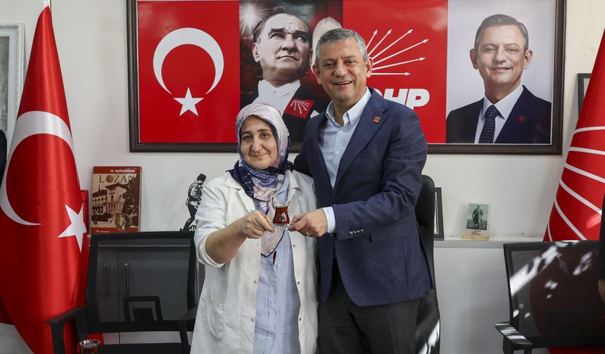 CHP Genel Başkanı Özel, partisinin Gaziantep İl Başkanlığını ziyaret etti