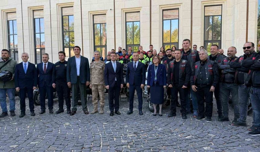 Gaziantep'te "Kebap dumansız, motor kasksız olmaz" sloganıyla kask farkındalığına dikkat çekildi