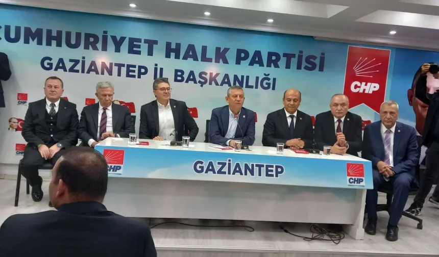 CHP Genel Başkanı Özel Gaziantep’te partililerle bir araya geldi