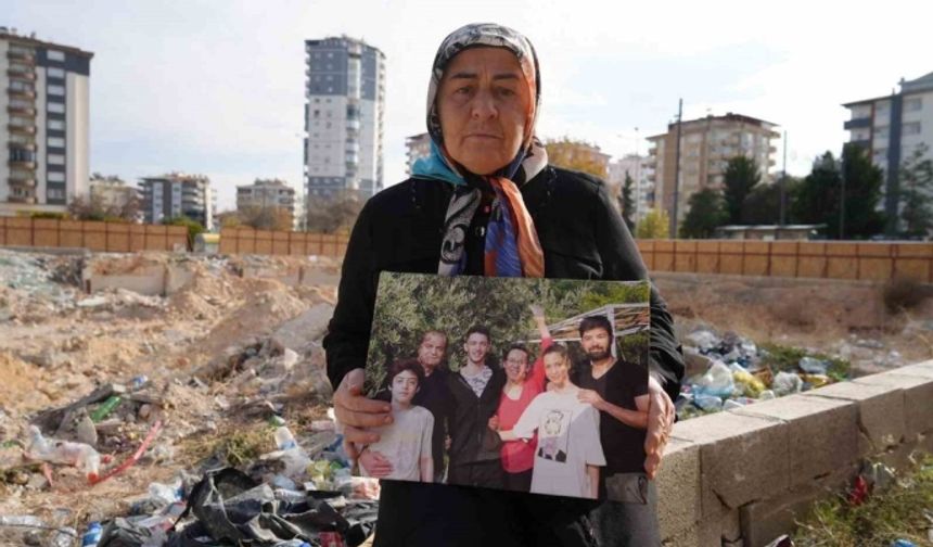 Gaziantep'te Depremde kızını, damadını ve torunlarını kaybeden yaşlı kadının acısı dinmiyor