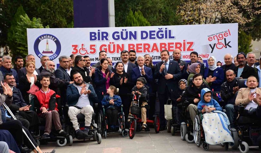 Şahinbey Belediyesi'nden 177 engelliye akülü ve manuel tekerlekli sandalye