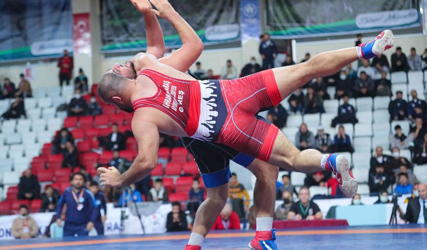 Büyükler Serbest Güreş Türkiye Şampiyonası Gaziantep'te sona erdi