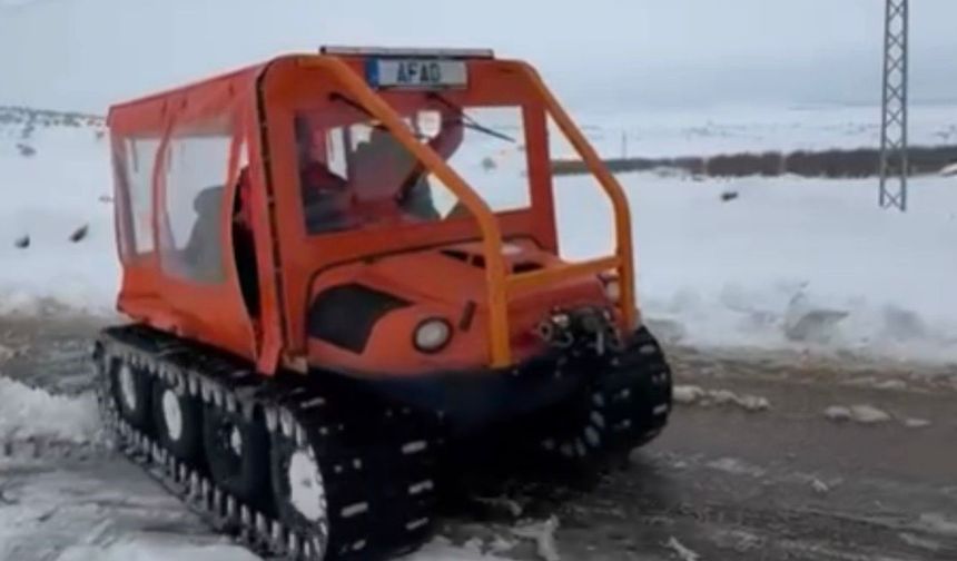 Gaziantep'te düşük riski olan hamile kadın paletli kar aracıyla kurtarıldı