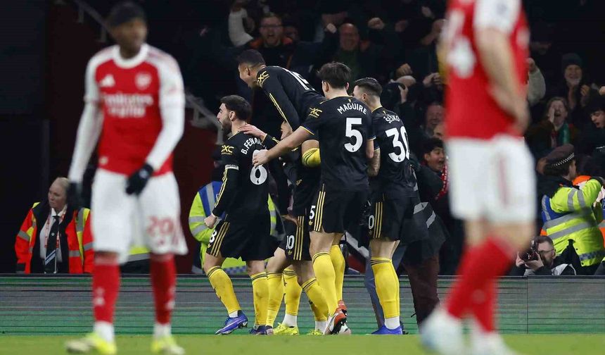 Manchester United, Lider Arsenal'ı 3-2 mağlup etti