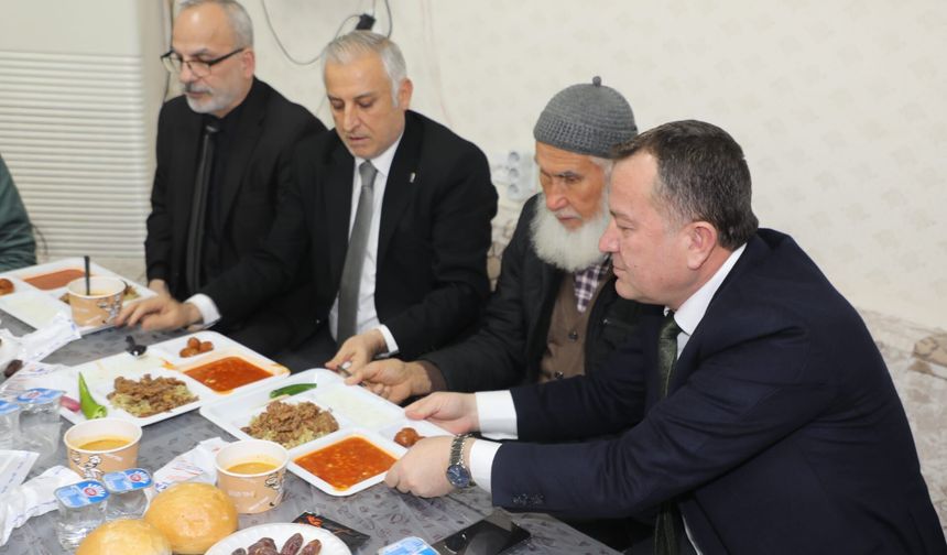 Başkan Doğan, Yeniyazı Mahallesi’nde iftar ve teravih programına katıldı