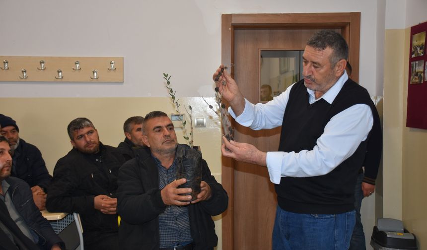 Şahinbey Belediyesi’nden çiftçilere budama eğitimi