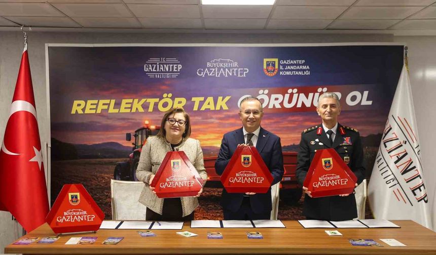 Gaziantep Büyükşehir iş birliğinde, çiftçilere reflektör dağıtımı için imza töreni düzenlendi