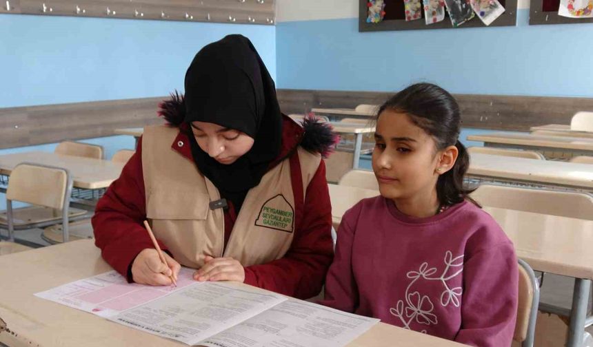 Gaziantep'te görme engelli kardeşlerin Siyer Yarışması heyecanı