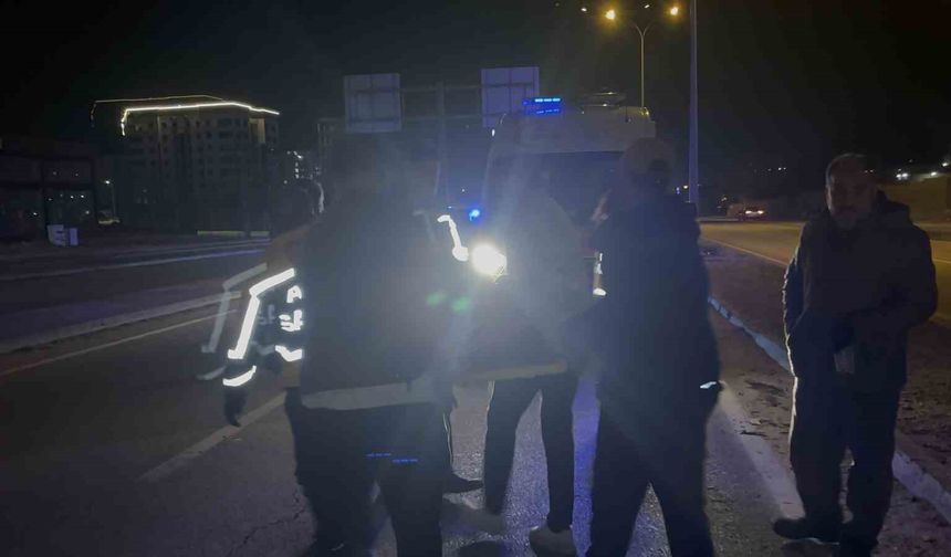 Gaziantep'te karşıya geçmek isteyen kadına araba çarptı!