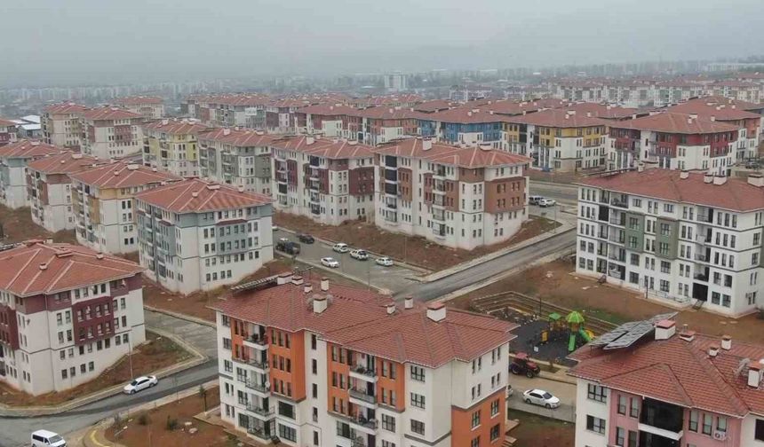 Kısa sürede evleri teslim edilen Nurdağılı depremzedelerden devlete teşekkür