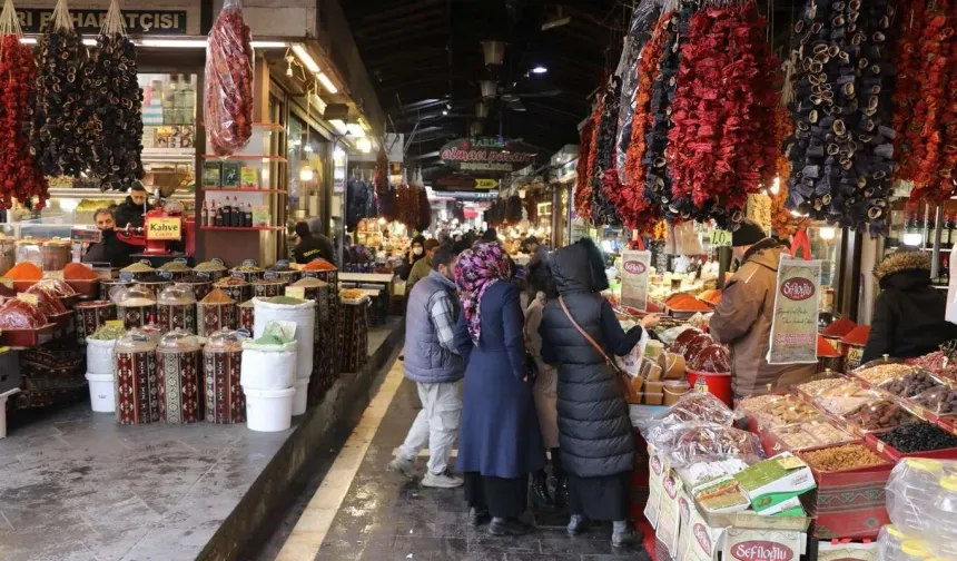 Gaziantep'te Tarihi Almacı Pazarı'nda Ramazan hazırlığı başladı