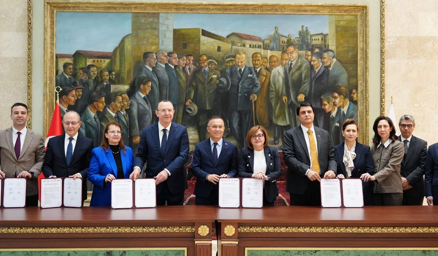 Gaziantep'te Engelsiz Aktif Yaşam Merkezi için imzalar atıldı
