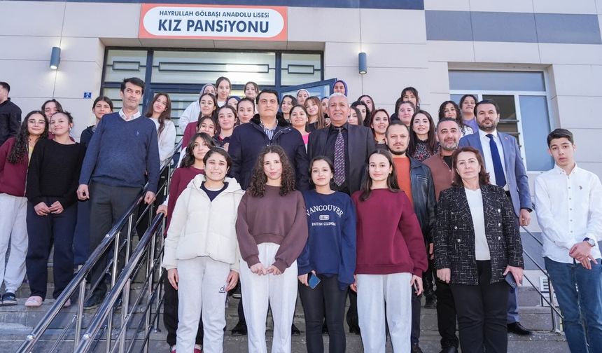 Yılmaz, gençlerle iftar sofrasında buluştu