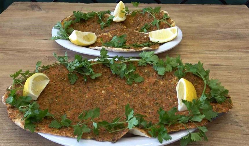Gaziantep'te AB tescilli lahmacun sarımsaklı ve sebzeli yapılıyor