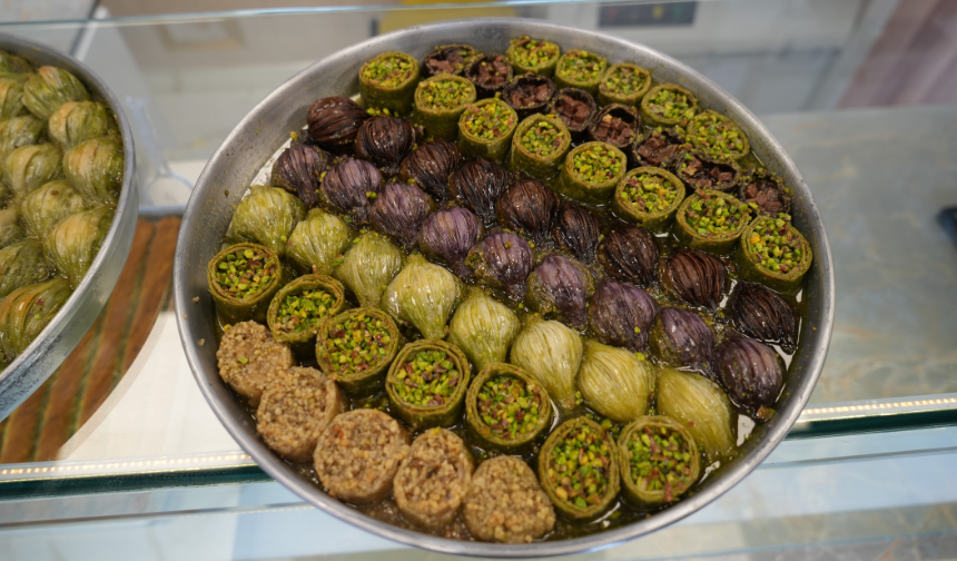 Gaziantep'te baklavacılarda bayram yoğunluğu: Günlük üretim 20 tona ulaştı