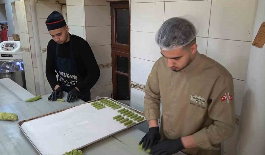 Antep fıstıklı kurabiye bayramda damakları tatlandıracak